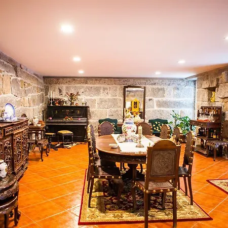 Casa Cimo De Vila ゲストハウス ファフェ