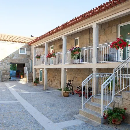 Casa Cimo De Vila ゲストハウス ファフェ